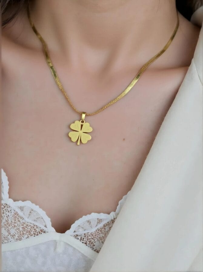 Embrace the allure of destiny with the Clover Lead Necklace—an exquisite blend of luck and elegance. Its poetic design whispers tales of nature's charm, transforming each moment into a timeless dance of enchanting beauty.