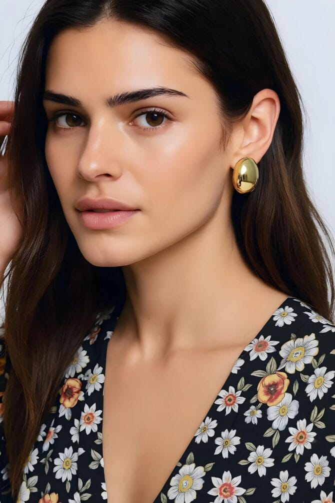 Adorn your ears with a celestial charm. The Cosmos earrings dazzle with glossy, chunky elegance, reflecting starlight and poetic mystery in every radiant curve.