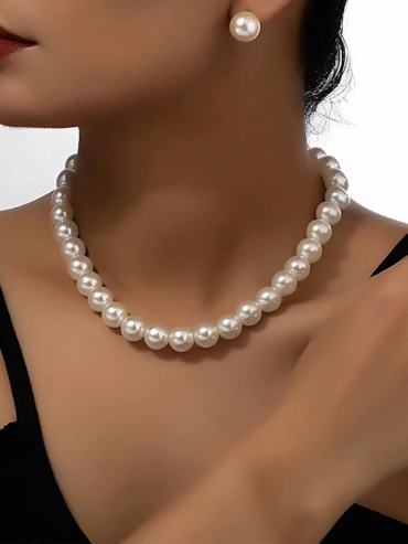 Luna Pearl Necklace