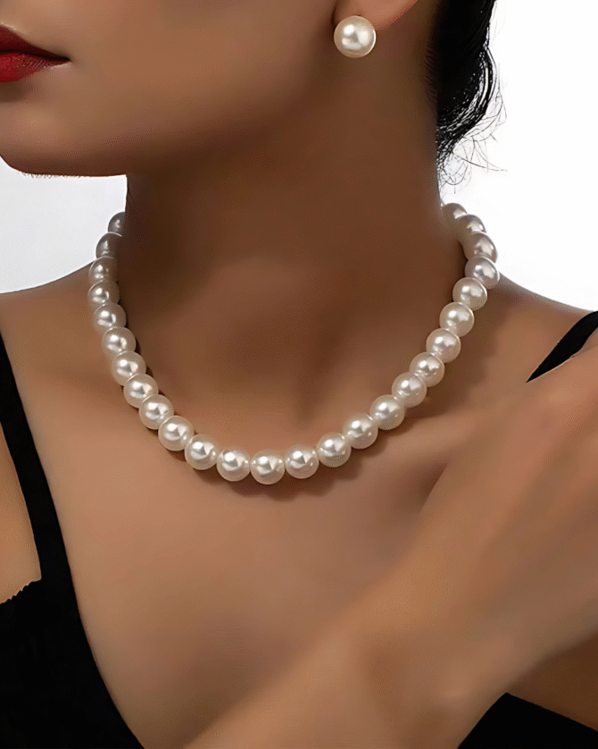 Luna Pearl Necklace